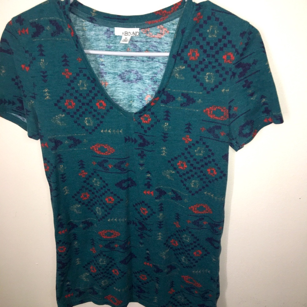 Native print V neck